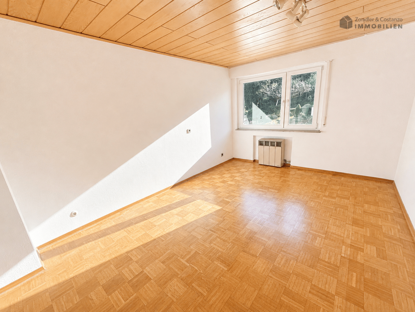 Ruhige Lage in Wangen: 3-Zi.-Whg. mit 80 m² * 2 Balkone * TL-Bad * Garage + Stpl. * Gartenanteil * – Stuttgart – Vorschaubild 5