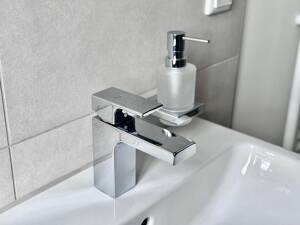 Erstbezug nach Sanierung! I neue Einbauküche I Tageslichtbad – 1129 Dresden – Vorschaubild 4