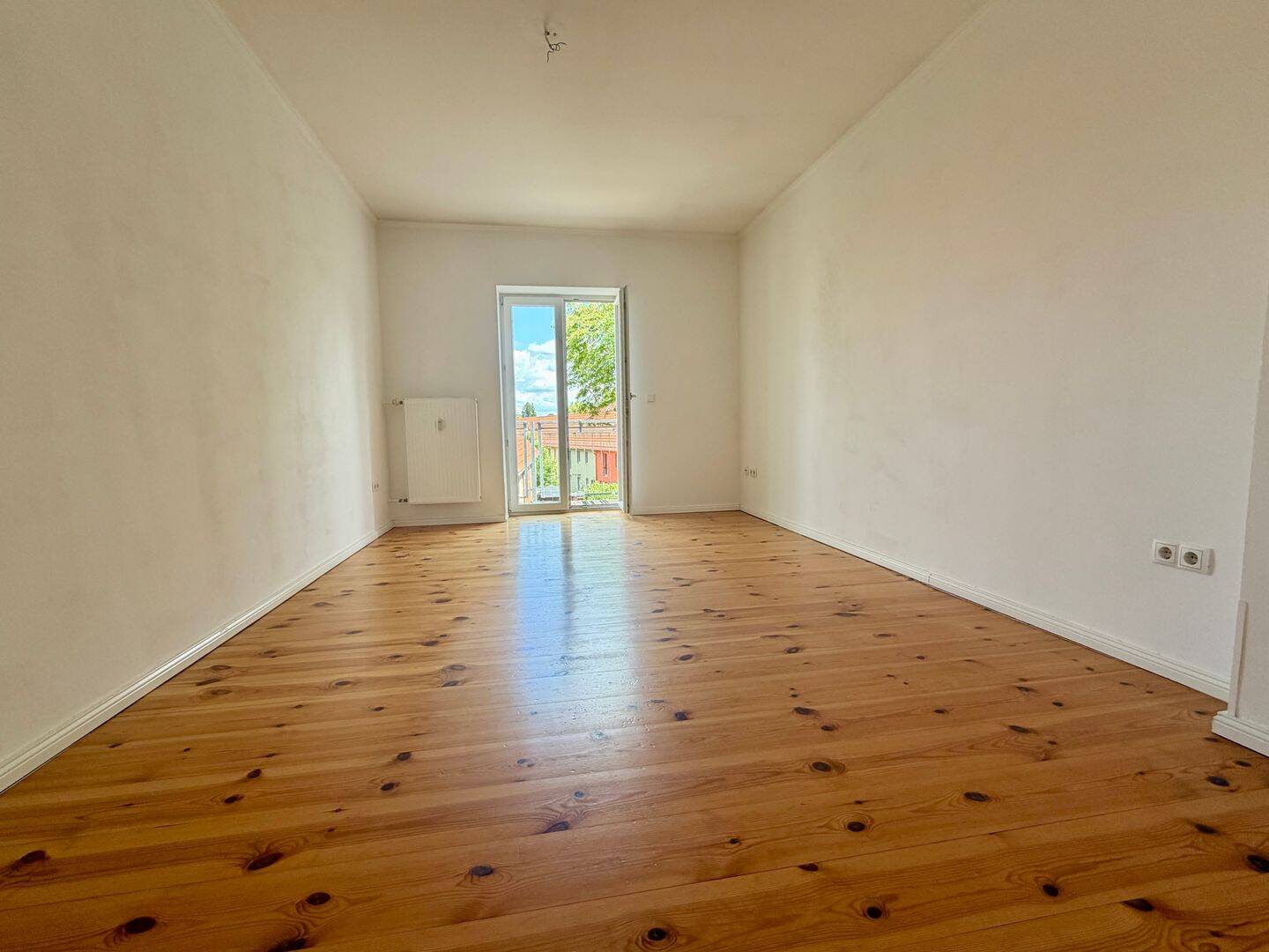 CHARMANTE ALTBAUWOHNUNG MIT WOHNKÜCHE, WANNENBAD, SONNIGER BALKONTERRASSE IN POTSDAMS BESTER LAGE!