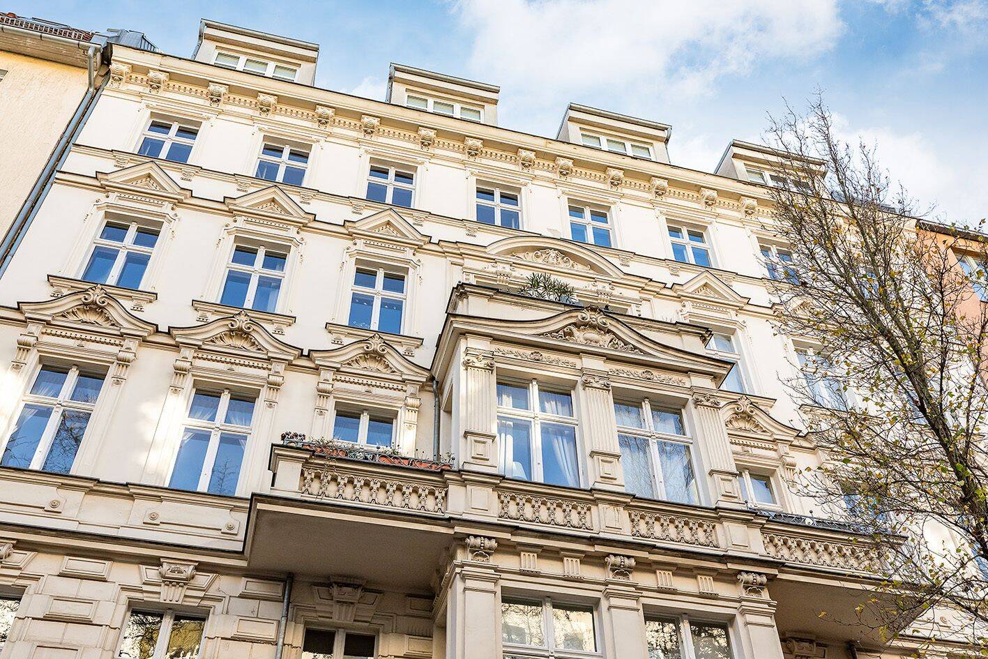 Helle Zwei-Zimmer-Dachgeschosswohnung am Klausernerplatz – Berlin – Vorschaubild 2