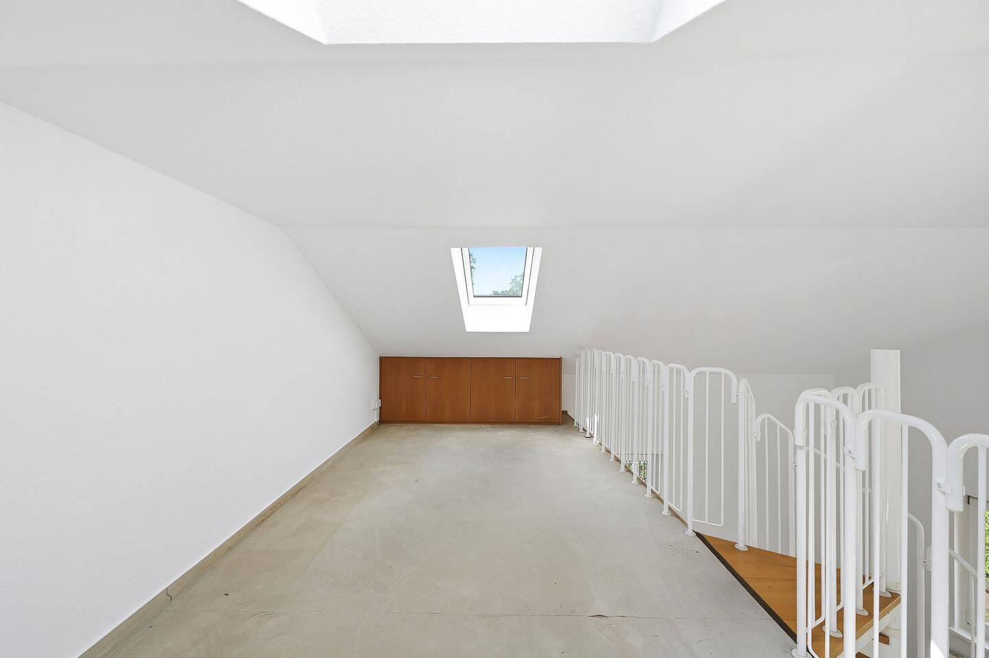 Bezugsfreies Loft-Apartment mit Galerie, Balkon und inkl. Pkw Stellplatz – Berlin – Vorschaubild 2