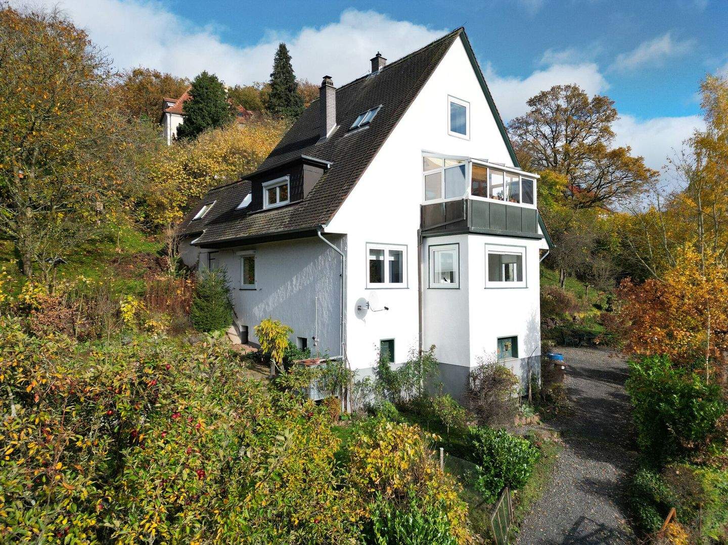 Echtes Refugium - Romantisches Ein- bis Zweifamilienhaus in Helsa – Helsa – Bild 1 von 9