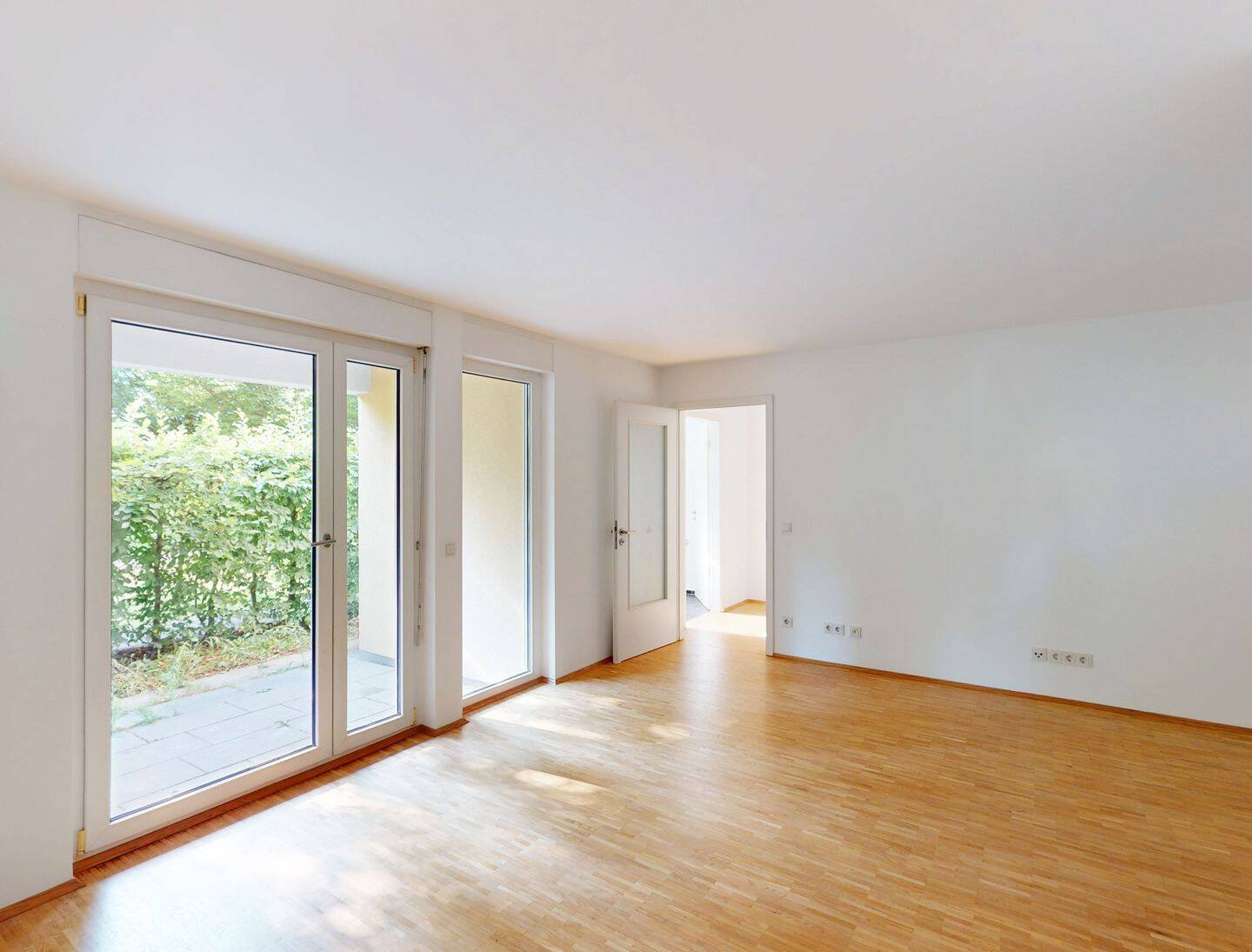 Attraktive 4 Zimmer Wohnung mit Balkon und separater Küche