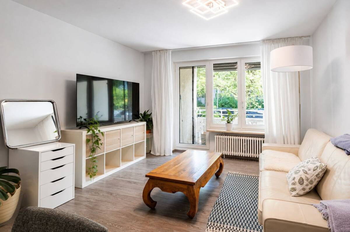 AIGNER - Sanierte 2-Zimmer-Wohnung mit Ostloggia in Daglfing – 81929 München – Bild 1 von 6