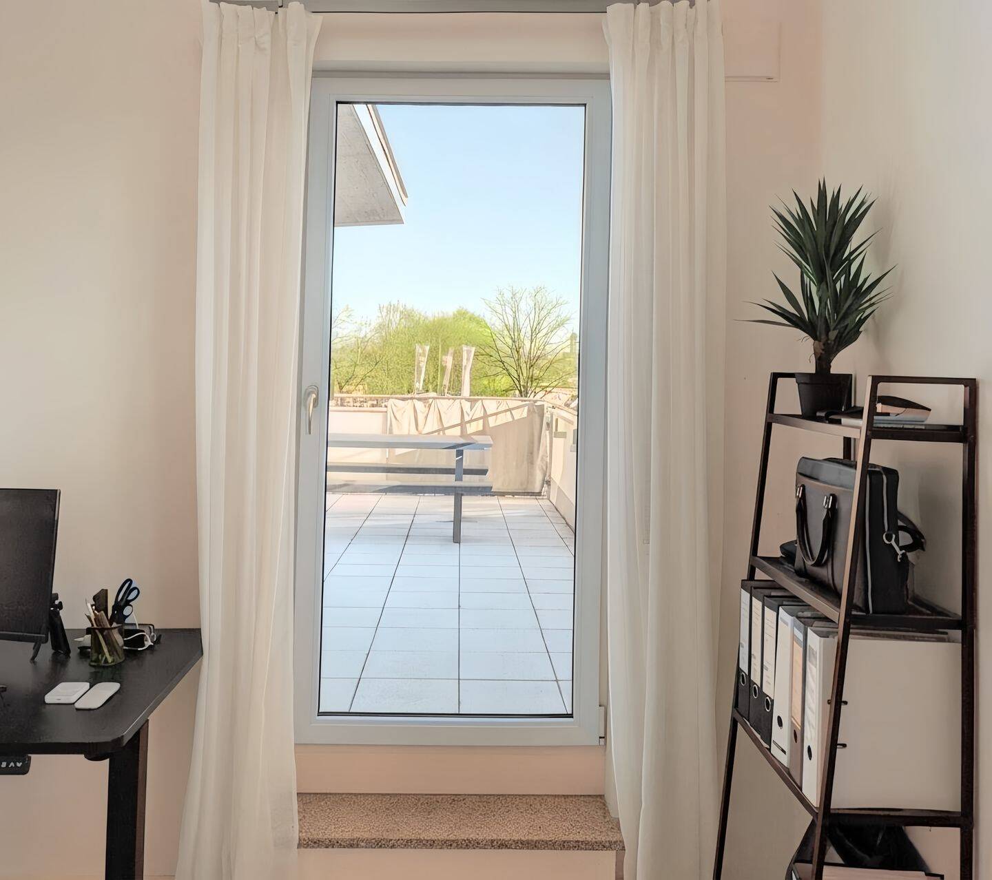 Moderne voll möblierte 2-Zimmer-Wohnung mit Tiefgarage, Dachterrasse & Garten in München Nord – München – Vorschaubild 8