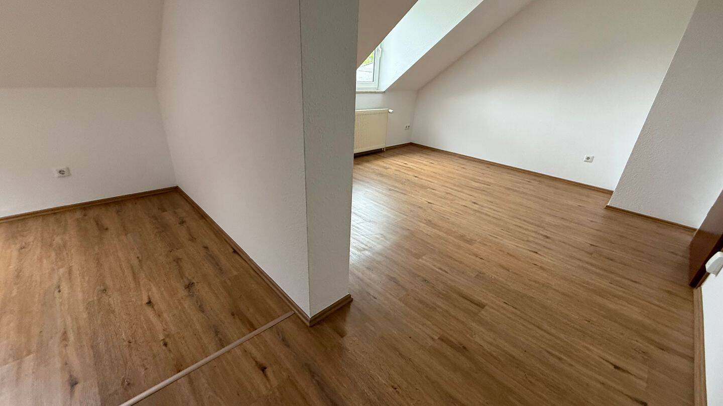 DG / 1-Zi-Whg. mit modernem Laminat - Bad mit Dusche – Chemnitz – Vorschaubild 3