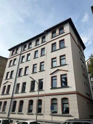 Die Gelegenheit - Geräumige Eigentumswohnung mit zusätzlichen ausbaufähigem Dachgeschoss (ca. 250 m²) nähe Adolfstraße