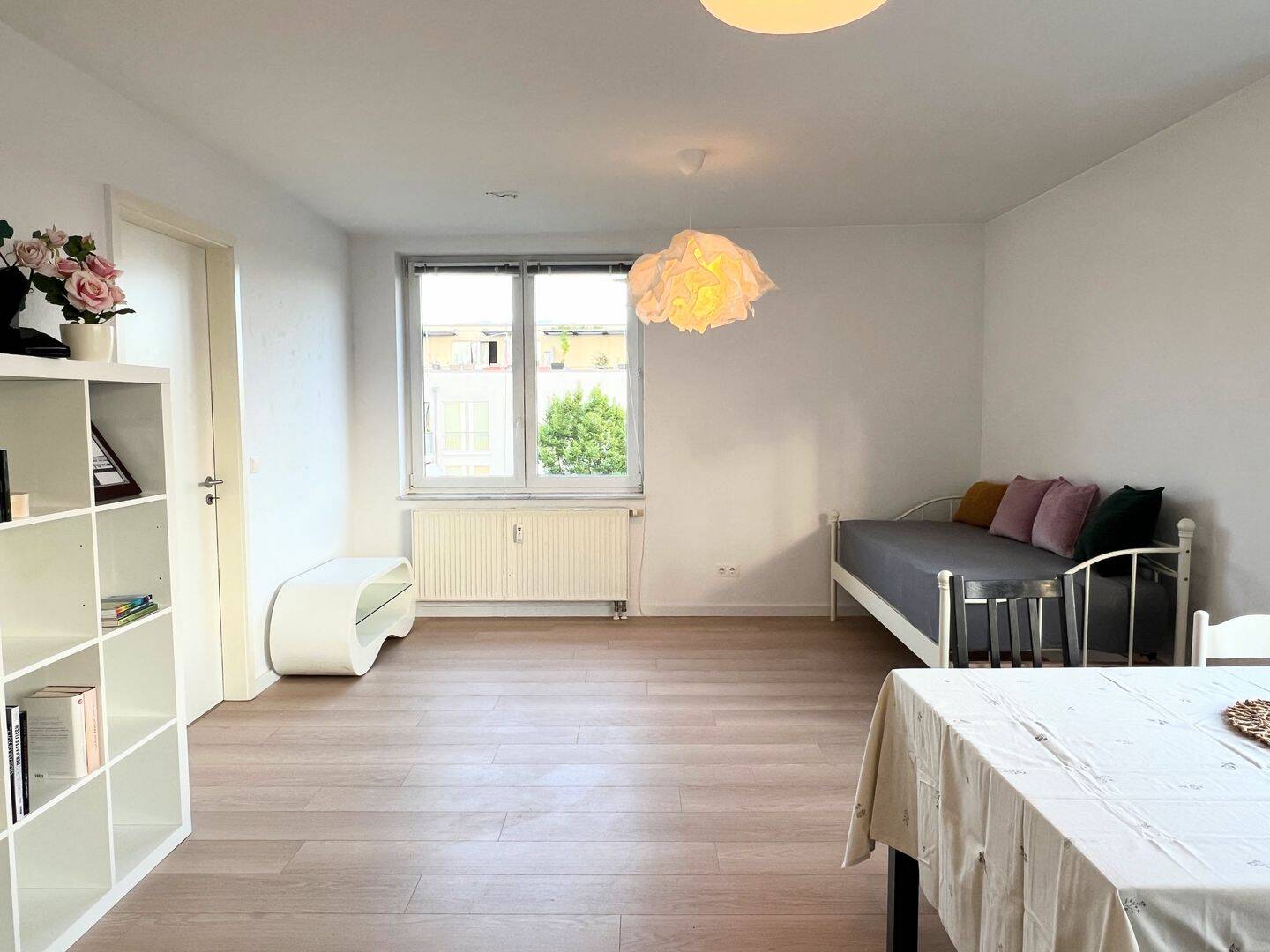 möbliert 3-Zi in Pankow + Tiefgarage - mindestens 1 max. 2 Jahre | Wannen-Bad | EBK | Balkon | LIFT – Berlin – Vorschaubild 5