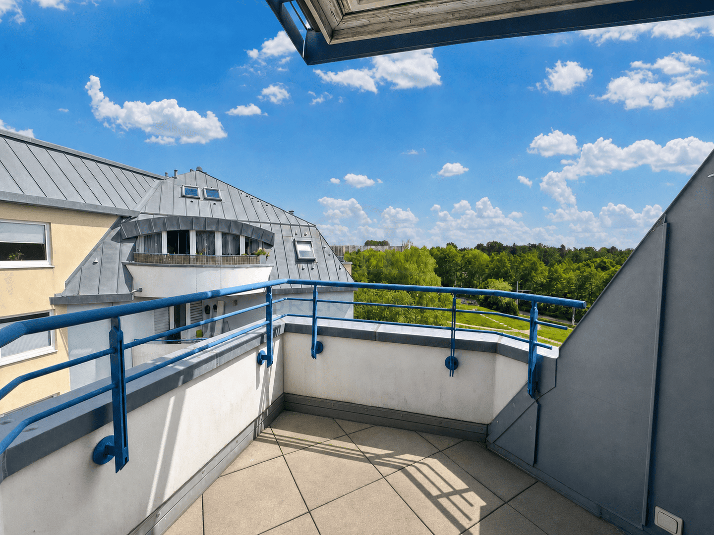 ca. 84 m² - Großzügige 2,5 Zimmer-Maisonette-Wohnung mit Aufzug, Balkon und TG-Stellplatz – Rostock – Vorschaubild 7