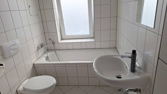 Zentral wohnen zum fairen Preis - 3-Raumwohnung mit Tageslichtbad – Chemnitz – Vorschaubild 4