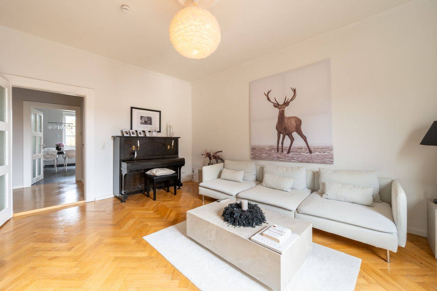 AIGNER - Großzügige 3-Zimmer-Wohnung mit stilvollem Altbaucharme – München – Vorschaubild 3