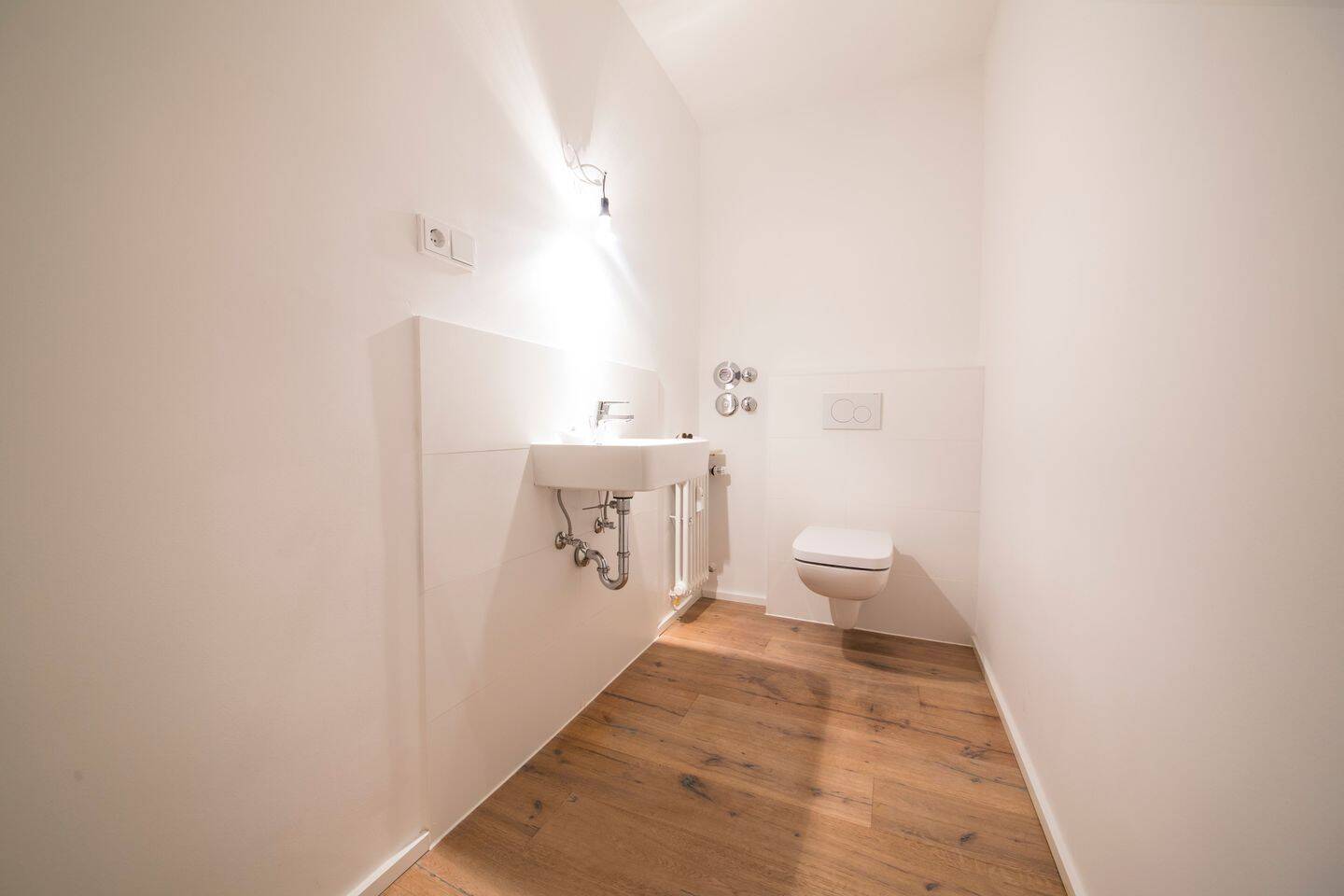 Kernsaniert & großzügig: Gartenwohnung mit 32 m² Terrasse und Privatgarten im Münchner Süden – München – Vorschaubild 9