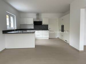 Energetische und moderne 4 ZKB Wohnung mit hochwertiger Einbauküche