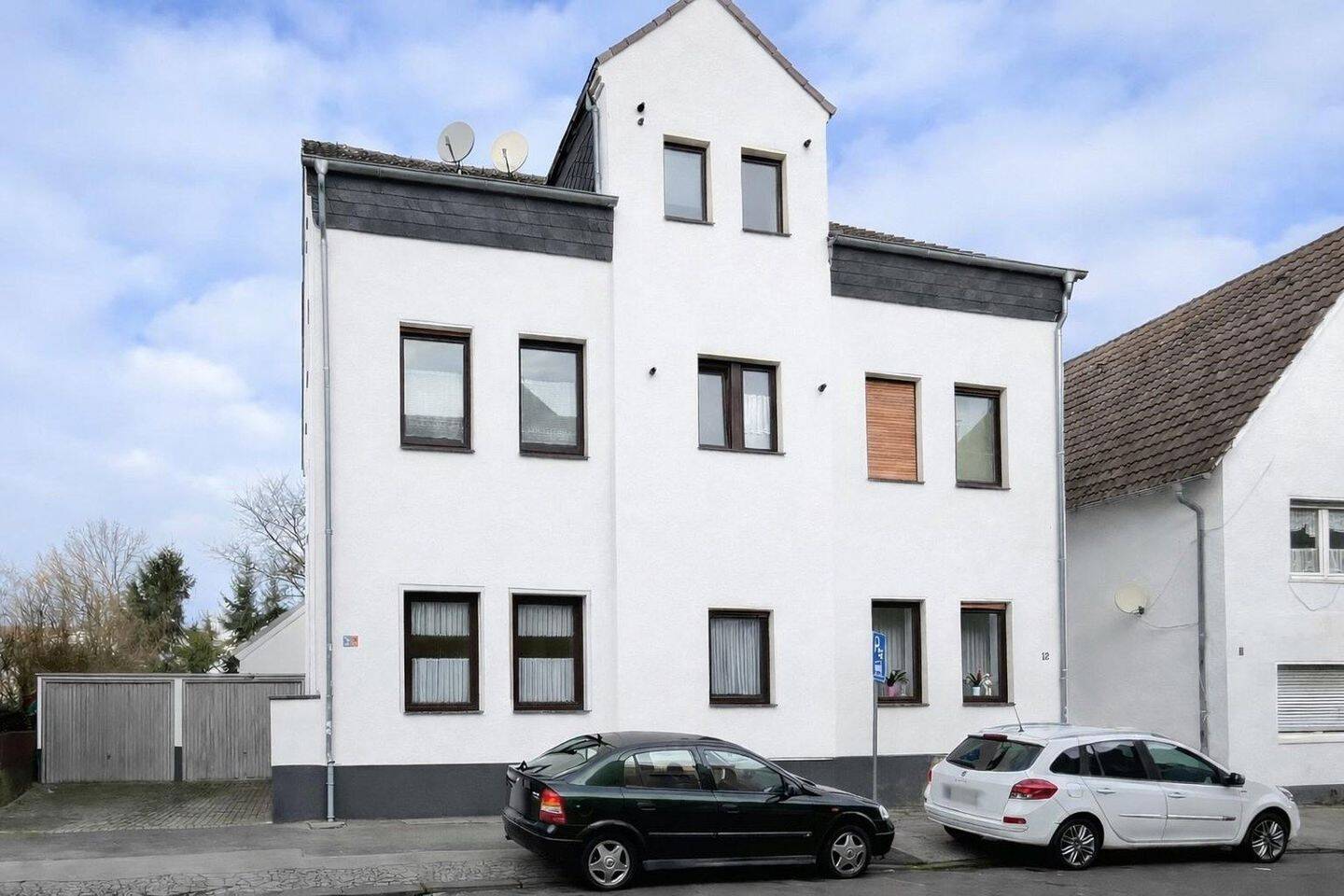 WG geeignete und sanierte Wohnung mit 4 Zimmer  Garten - VOLLMÖBLIERTE