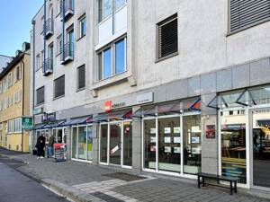 Zentrale Lage * MV bis 2031 * 8,5 lfm Schaufenster