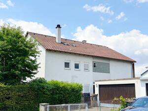 Großzügige 4,5-Zi. Eigentumswohnung in einem 3-Familienhaus mit Gartenanteil und Garage in Neu-Ulm (kein Stadtteil)
