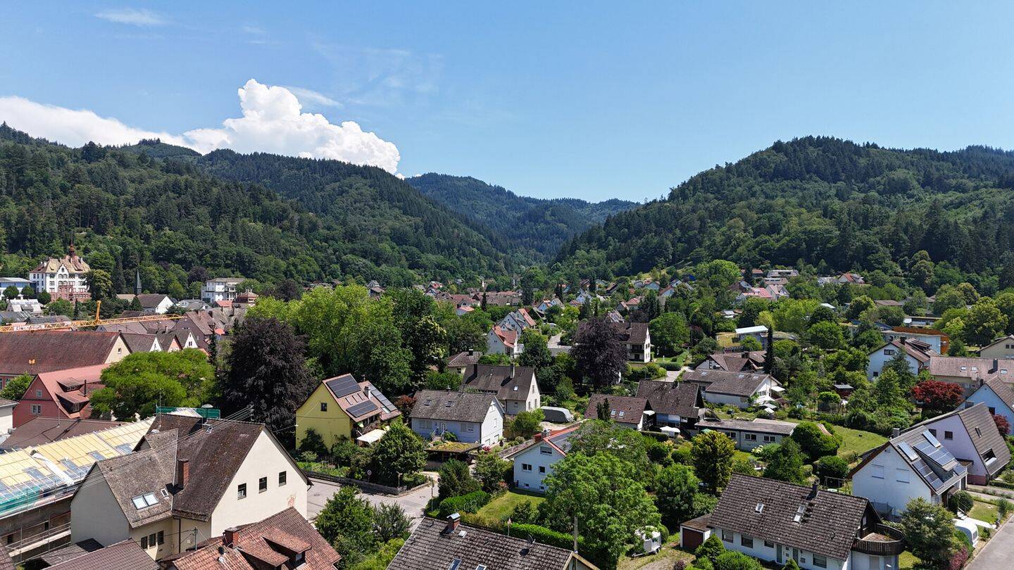 Architektonisches Wohnjuwel mit Einliegerwohnung - Großzügiges Zuhause in ruhiger Ortsrandlage – Sulzburg – Vorschaubild 2