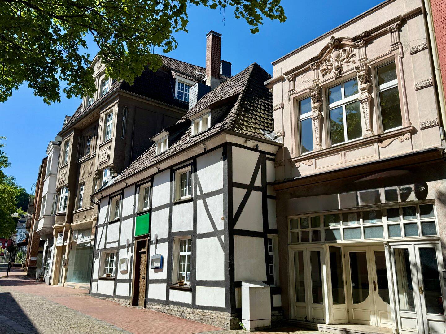INVESTOREN AUFGEPASST: 3 HÄUSER MIT 5 WOHNUNGEN, 2 LADENLOKALEN, RESTAURANT UND GARTENGRUNDSTÜCK !!! – Hagen – Vorschaubild 2