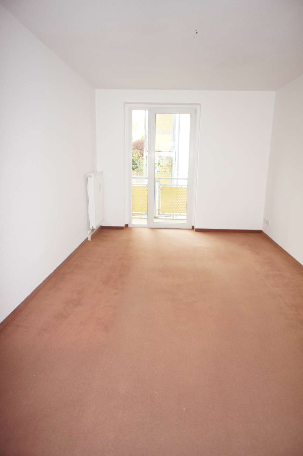 2. OG - Balkon -geräumige Küche - EBK *** ! frei ab 1.9.26 – Chemnitz – Vorschaubild 3