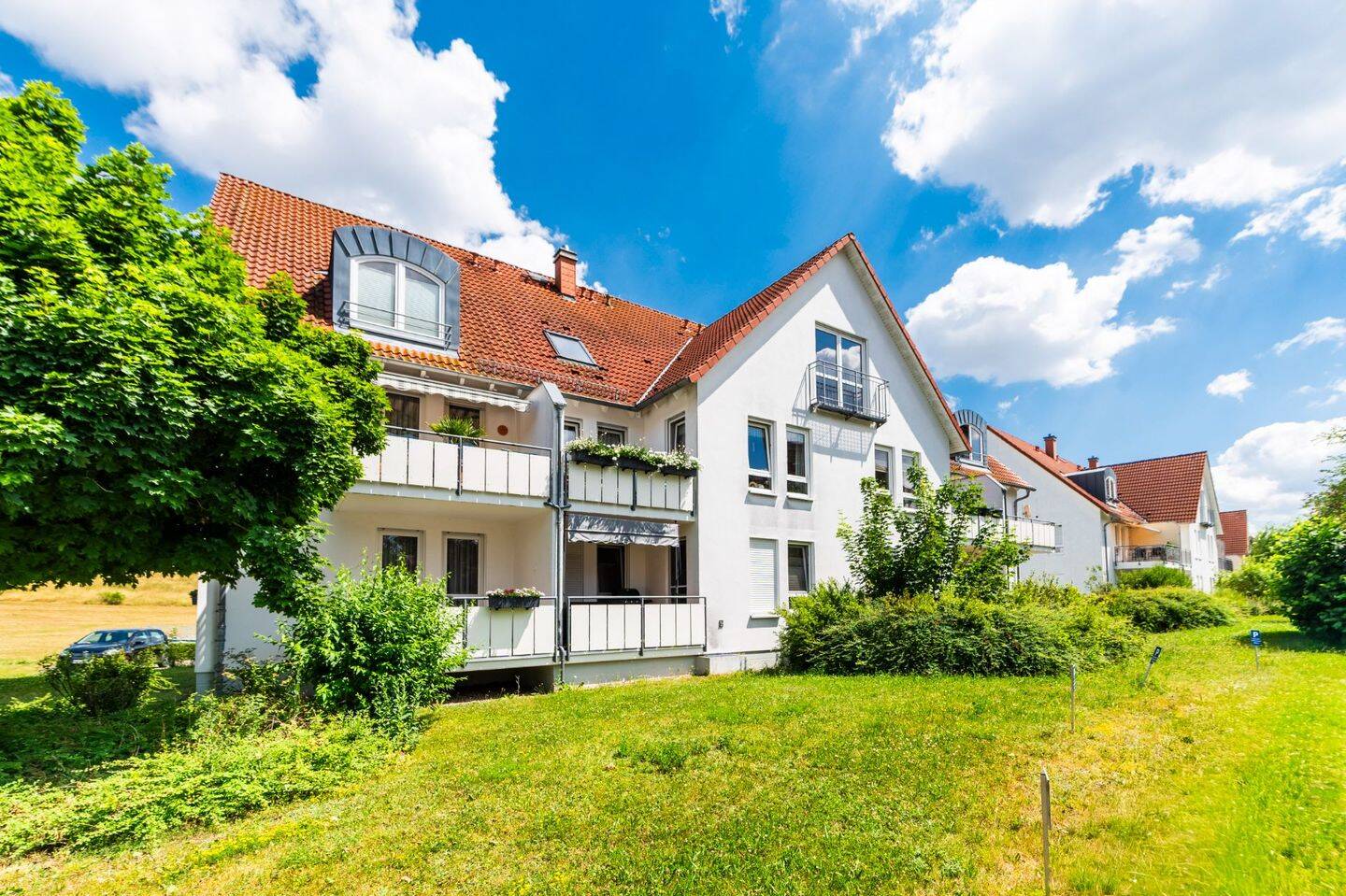 2,5-Zimmerwohnung mit Tiefgaragenstellplatz und Blick ins Grüne