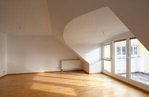 3 Zimmer Dachgeschosswohnung mit Sonnenterrasse und Balkon – 85757 Karlsfeld – Vorschaubild 2