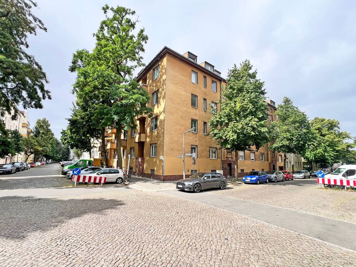 Berlin-Reinickendorf: Vermietete 2-Zimmer-Hochparterre-Wohnung mit Balkon. Ca. 3,3% Rendite – 13403 Berlin – Bild 1 von 7