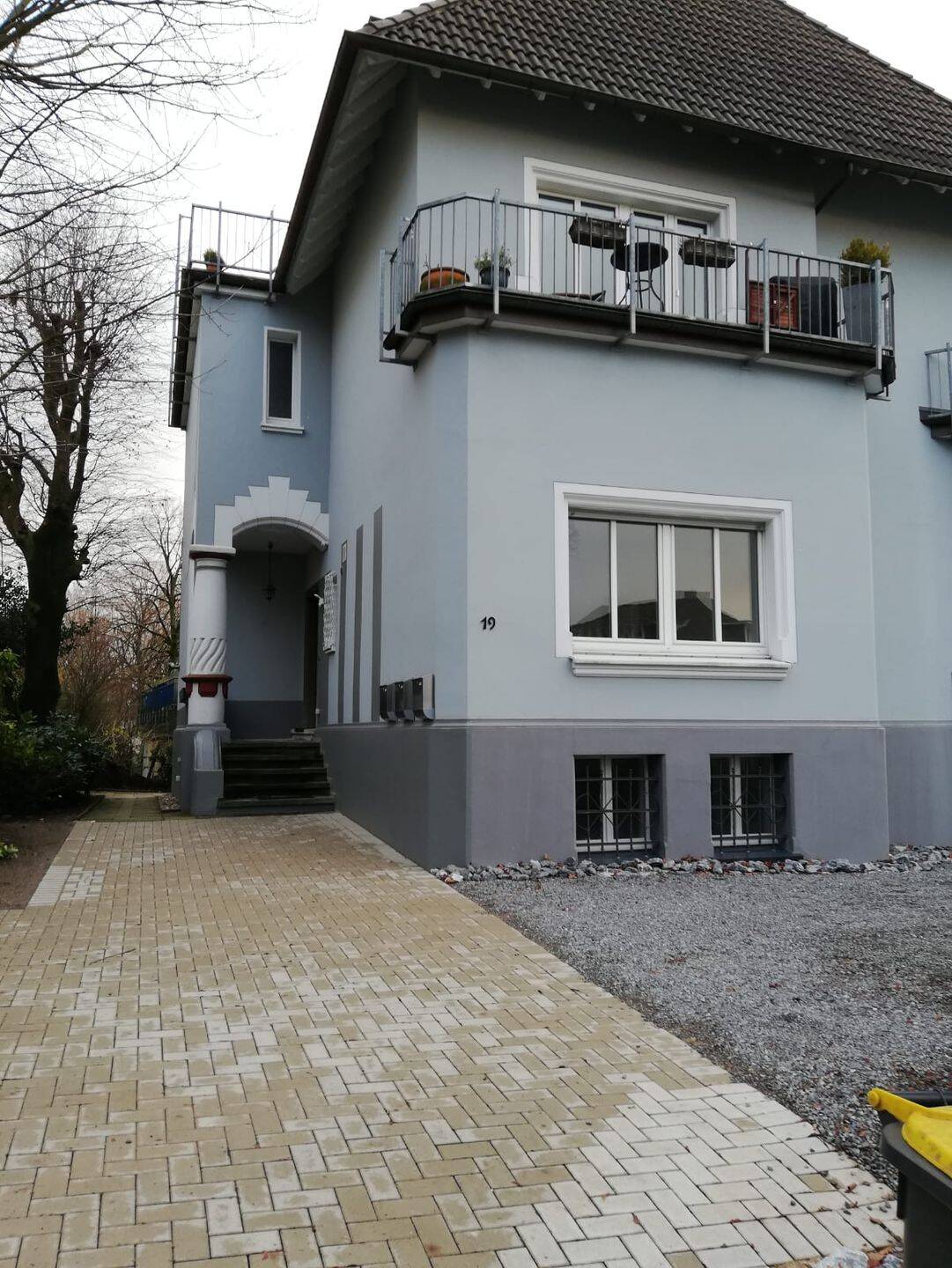 Dachgeschoßwohnung 3 Zimmer in 3-Fam.-haus in sehr schöner Wohngegend