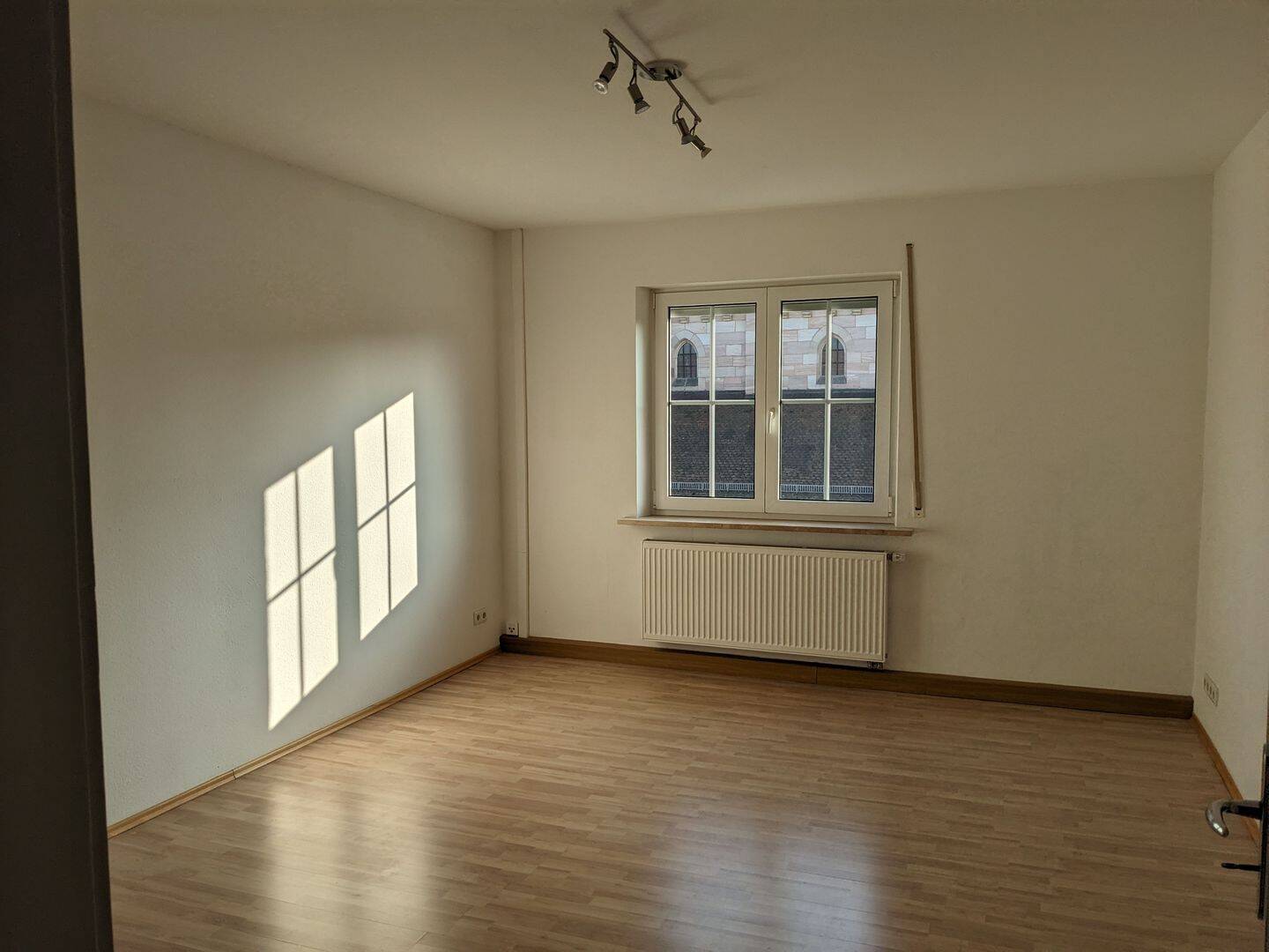 Zwei Zimmer Wohnung, ruhige Lage & zentral gelegen