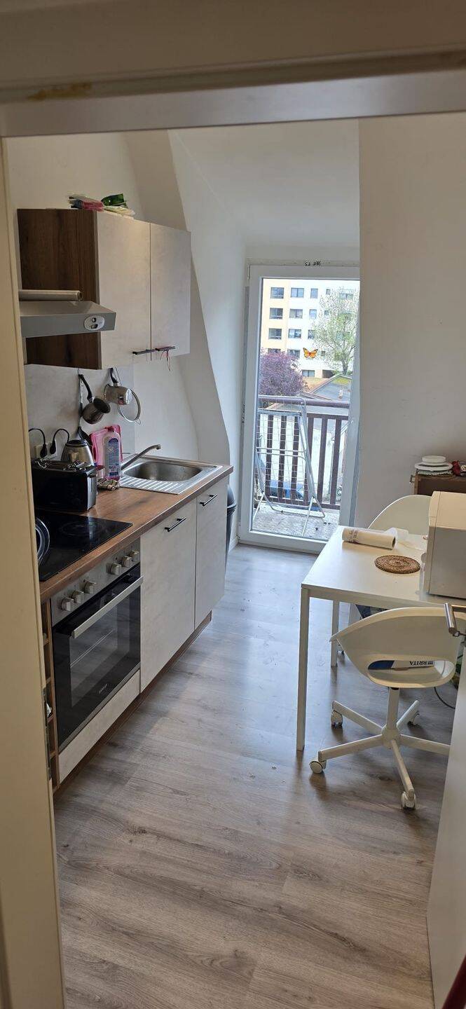Ein möbliertes 2-Bett-Zimmer / A furnished twin room – Nürnberg – Vorschaubild 5