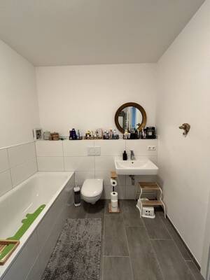 Neubau-Zweitbezug! Große 4-Zimmer-Wohnung mit Balkon! – 60437 Frankfurt am Main – Vorschaubild 3