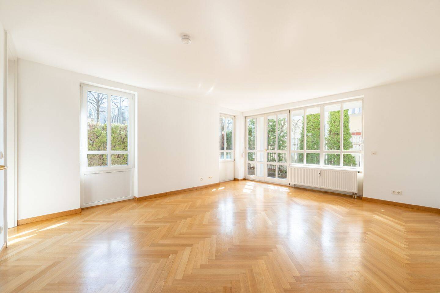 AIGNER - Elegante Gartenwohnung mit Süd-/ West-Terrasse in Bestlage Harlaching