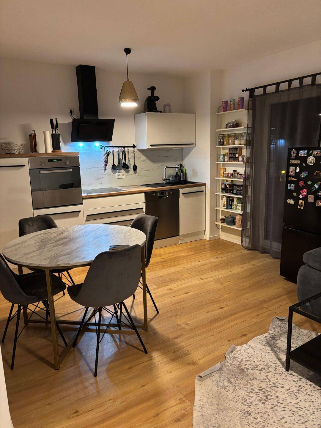 Stilvolles Wohnen im modernisierten Altbau - Erstklassige 2-Zimmer-Wohnung in Bestlage – Nürnberg – Vorschaubild 2