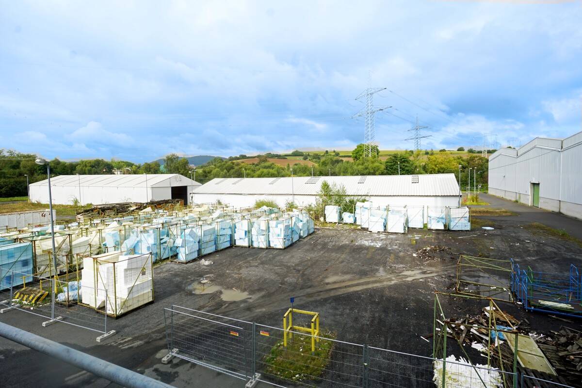 Schnell sein lohnt sich! Verschiedene Hallen, Lager-/Logistikflächen und Freiflächen zu vermieten!