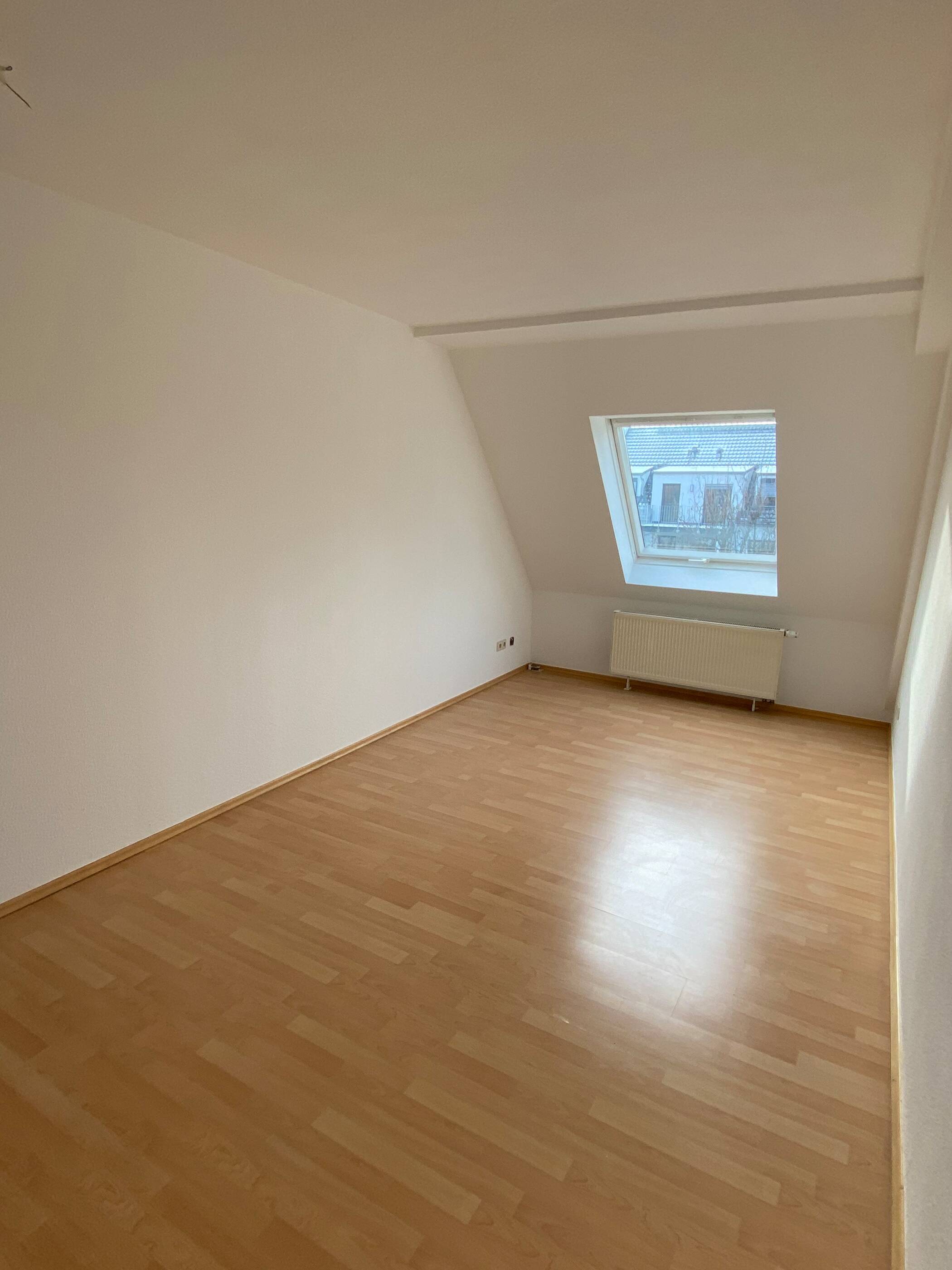 Charmante Dachgeschosswohnung in Gholis – Leipzig – Vorschaubild 3