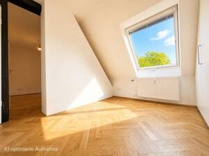 Historischer Charme trifft Loft-Flair: 3-Zimmer-Dachgeschoss mit hohen Decken, Balkon & Sichtbalken – 50937 Köln – Vorschaubild 8