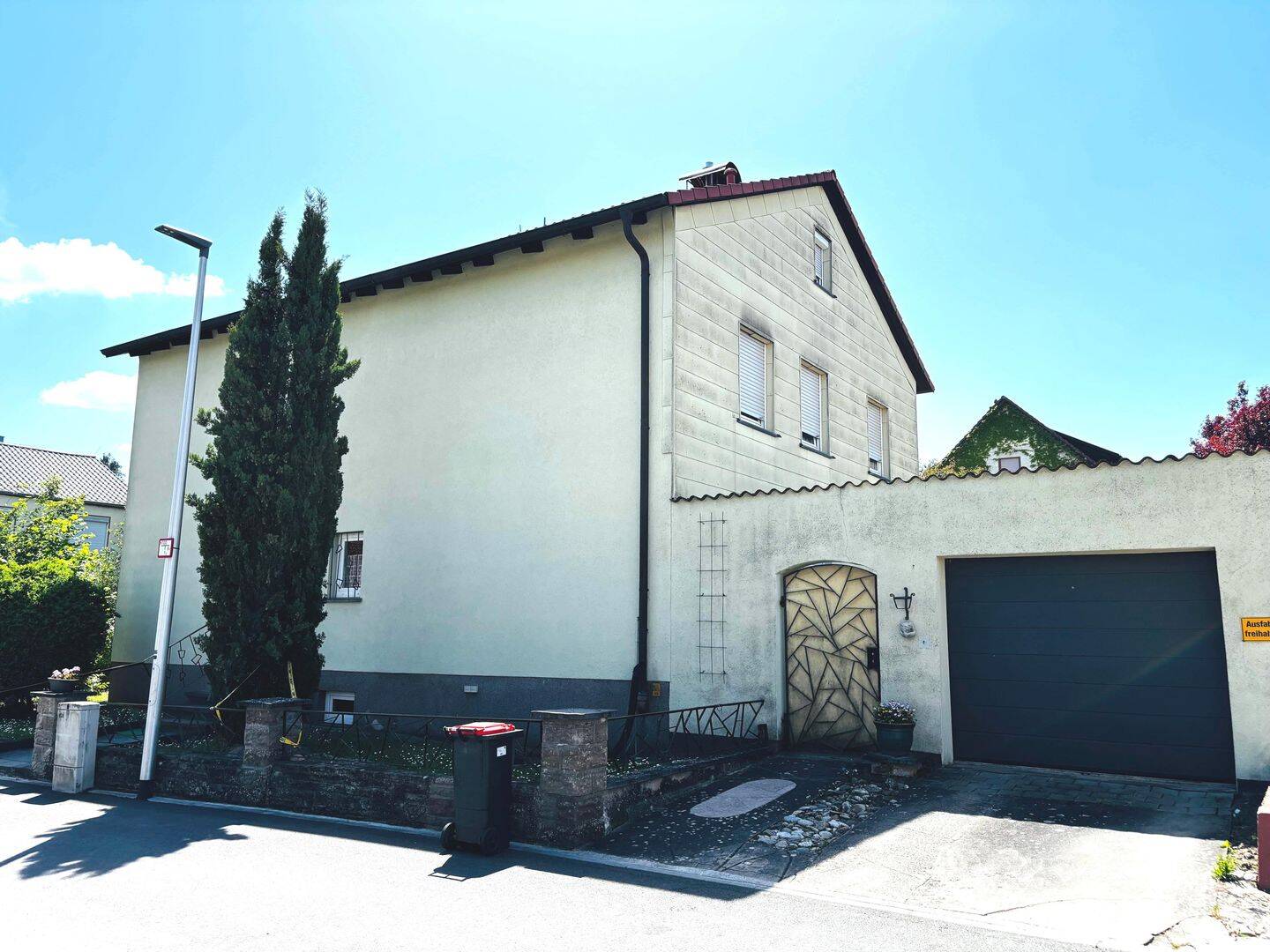 Sie wünschen sich viel Platz? Gepflegtes 2 Fam.-Haus mit Garage und Garten im ruhigen, sonnigen Grün, Wfl. 160m², Grund 642m² – Königsberg in Bayern – Vorschaubild 5