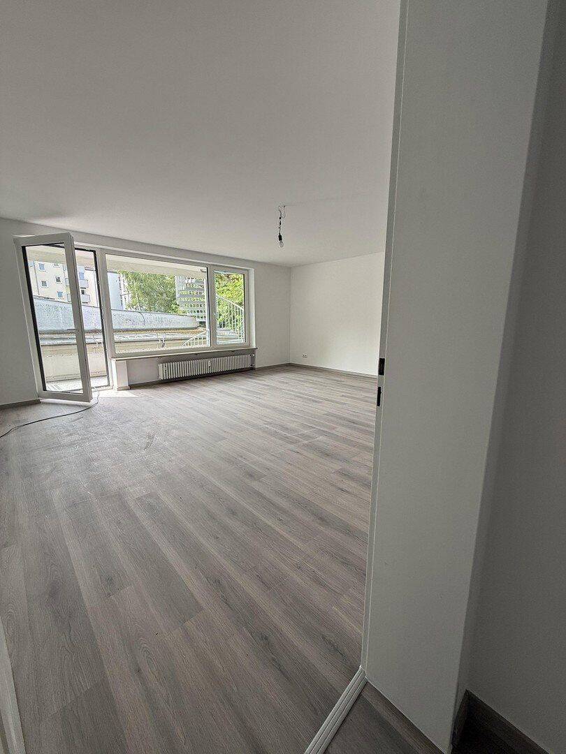 Oberkassel, Erstbezug große sanierte 2 Zimmerwohnung – Düsseldorf – Vorschaubild 3