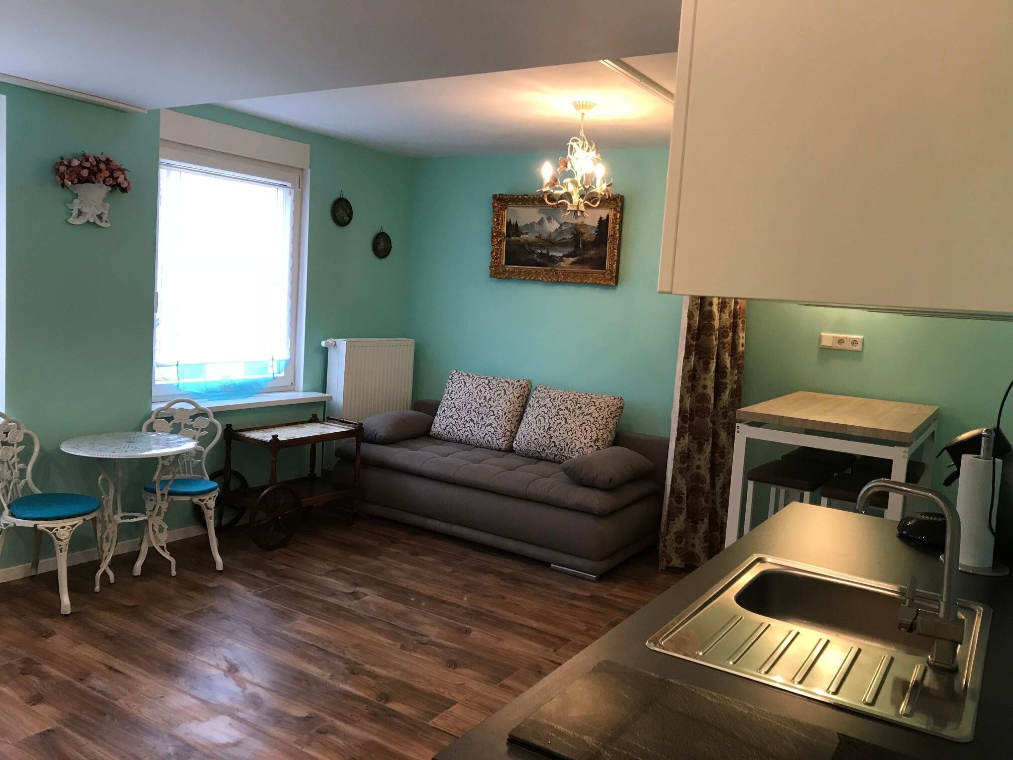 Stillvoller moderne 2 Zi. Apartment mit U1 zum Stadtzentrum – Nürnberg – Vorschaubild 3