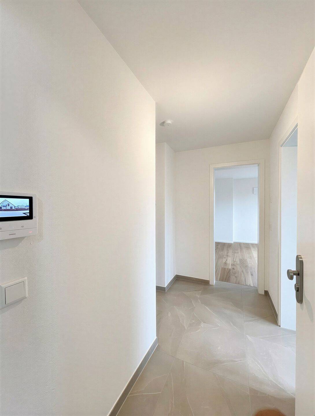 NEUBAU-DG-Wohnung über zwei Etagen mit sonniger Dachterrasse + Balkon – München – Vorschaubild 7