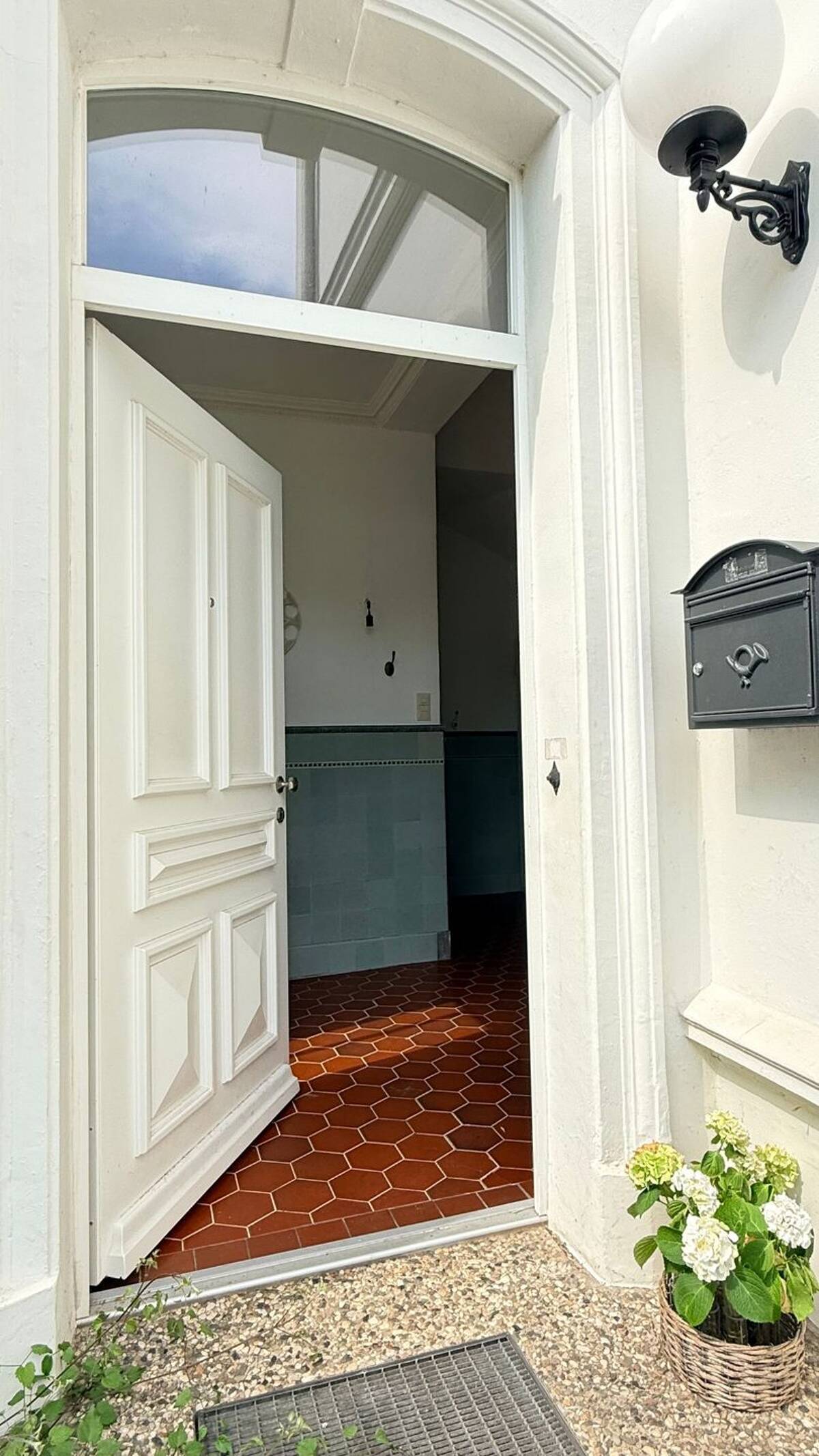 Wer in Hamburg nicht zwischen Charakter, Grün und Großzügigkeit wählen möchte, sollte Rahlstedt neu betrachten. – 22143 Hamburg – Bild 1 von 9