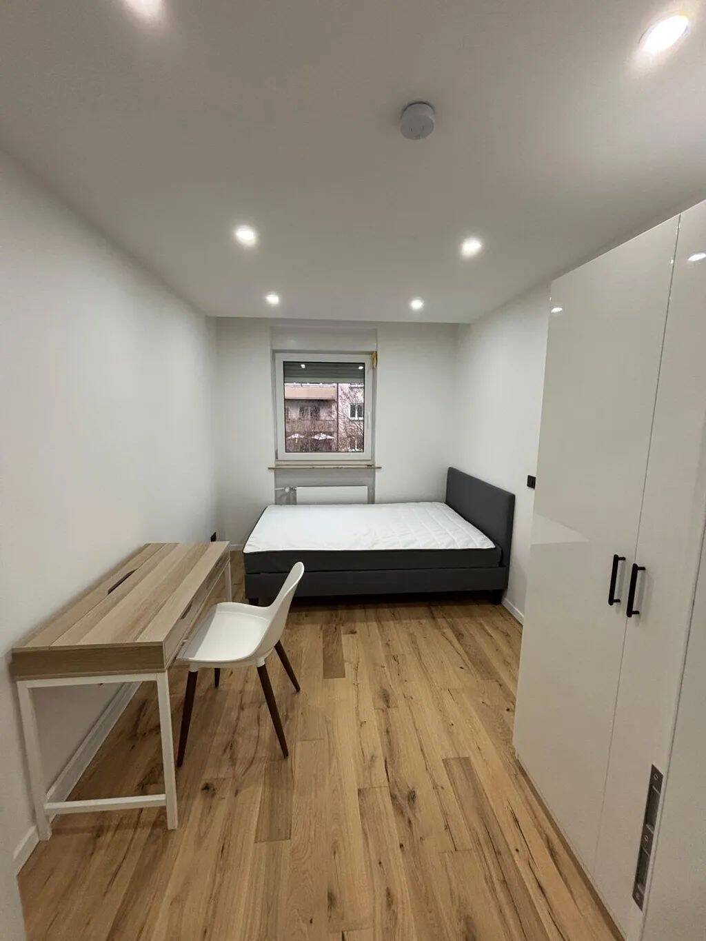 Gemütliches WG-Zimmer mit entspannter Balkon-Atmosphäre