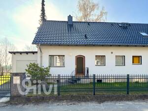Doppelhaushälfte mit viel Potential in Marienfelde: 115 m², Terrasse, gr. Garten, Keller, Garage