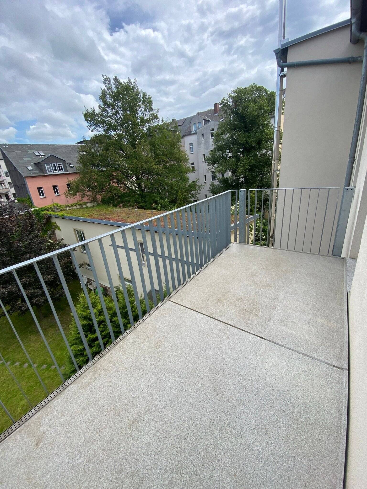 2-Raum-Balkon-Bad mit Dusche-PETERSTRASSE