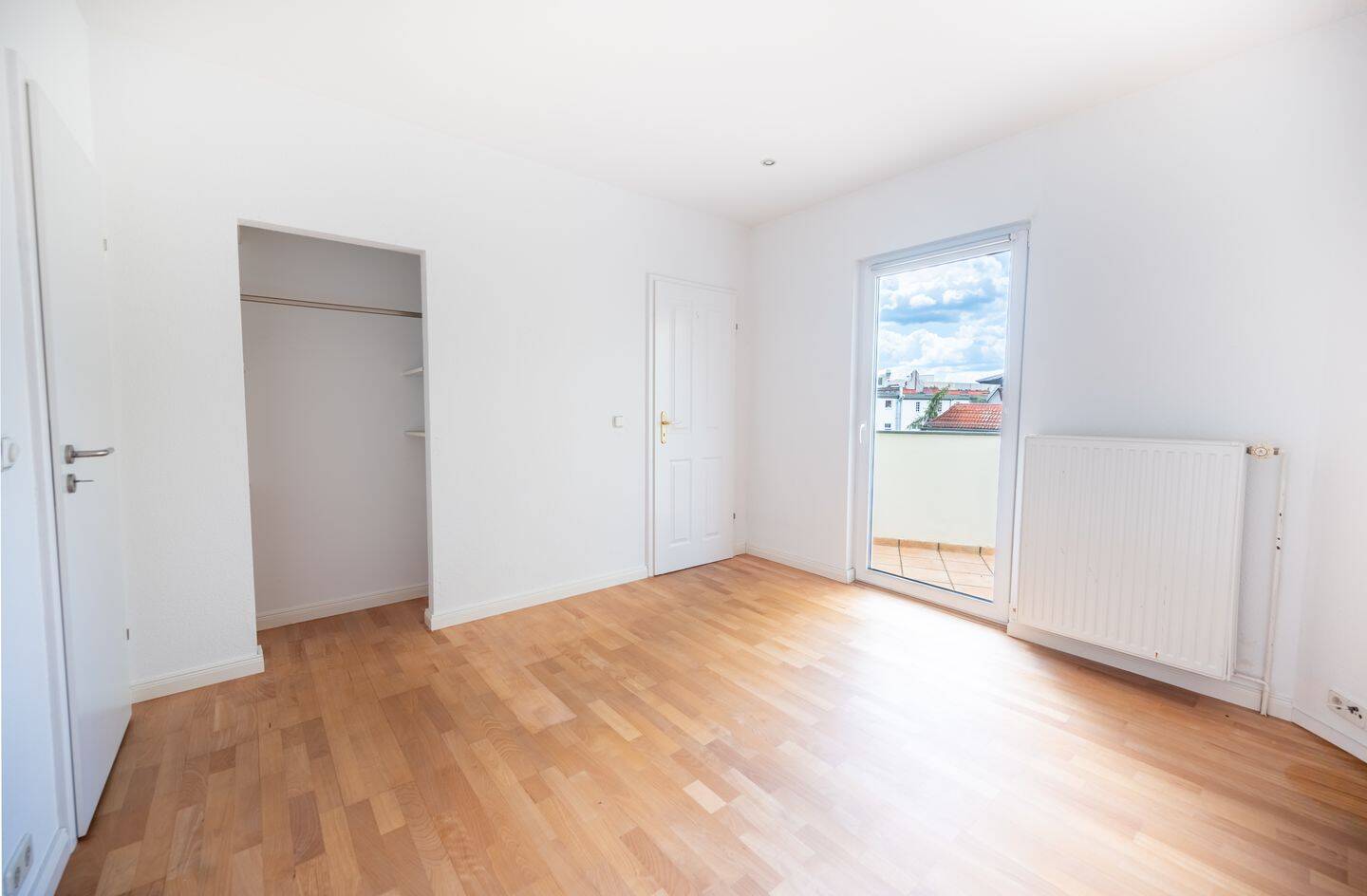 ? Lichtdurchflutetes Penthouse am Tegeler See - 3-Zi-Whg mit 3 Balkonen, EBK & Whirlpoolwanne – Berlin – Vorschaubild 6