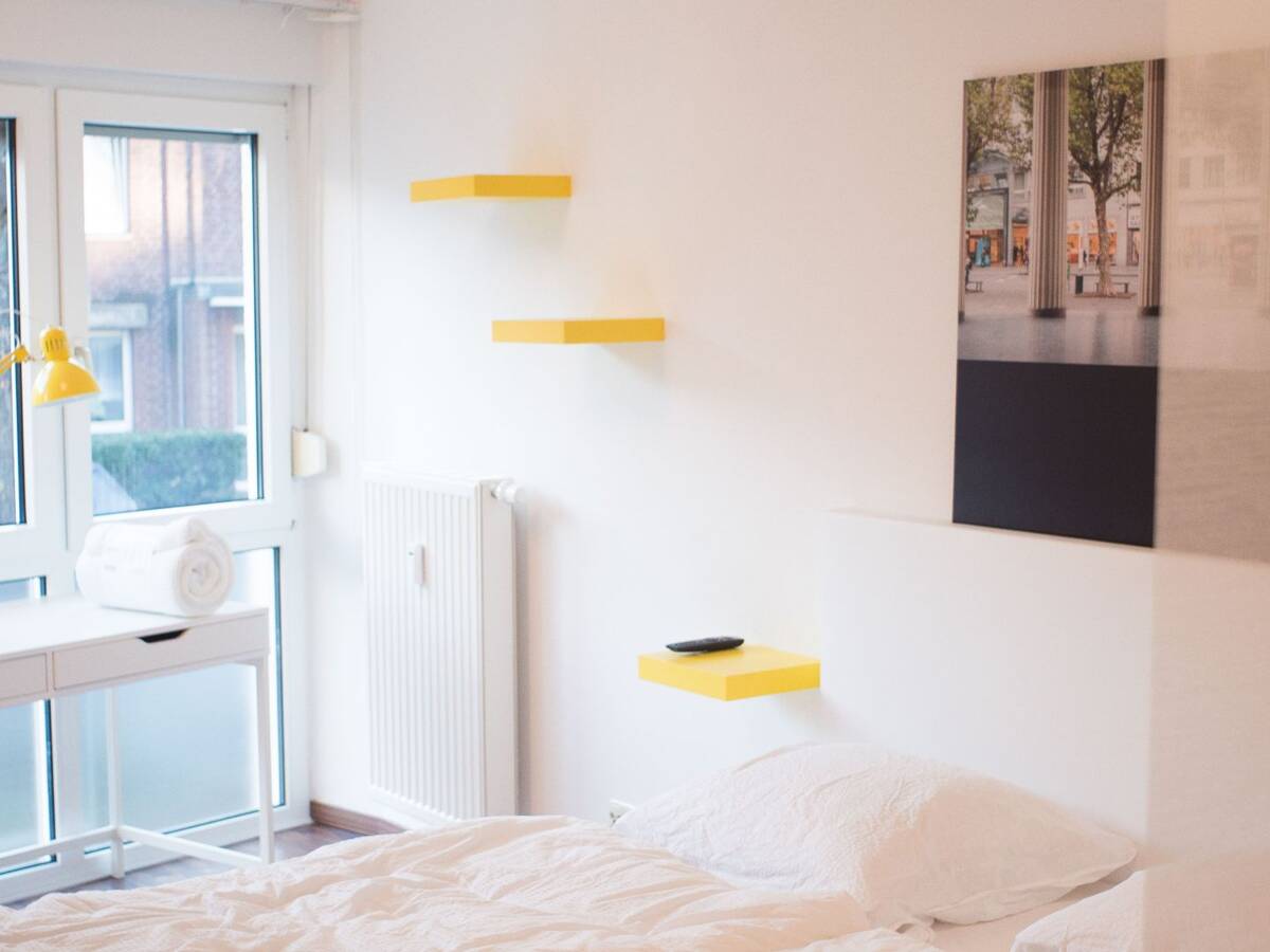Möbliertes Apartment mit Boxspringbett am Ponttor – 52072 Aachen – Bild 1 von 9