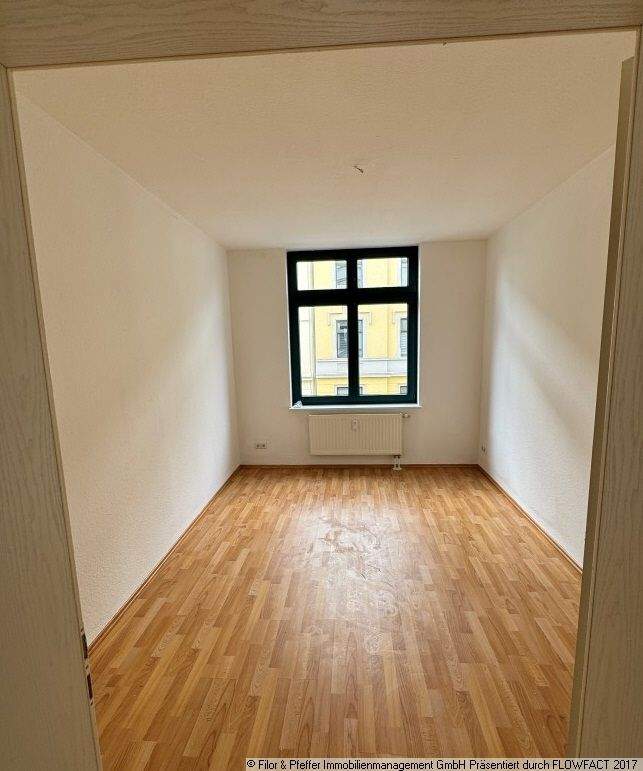 Geräumige 3-Raumwohnung mit Einbauküche und Balkon in Stadtfeld Ost - WG-geeignet! – Magdeburg – Vorschaubild 2