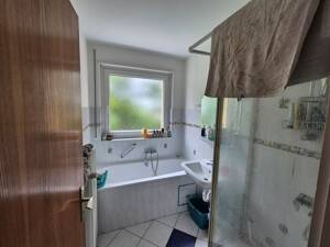 Familienfreundliche, helle, modernisierte 4-Zimmer-Wohnung mit Terrasse, Balkonen und EBK – 70599 Stuttgart – Vorschaubild 6