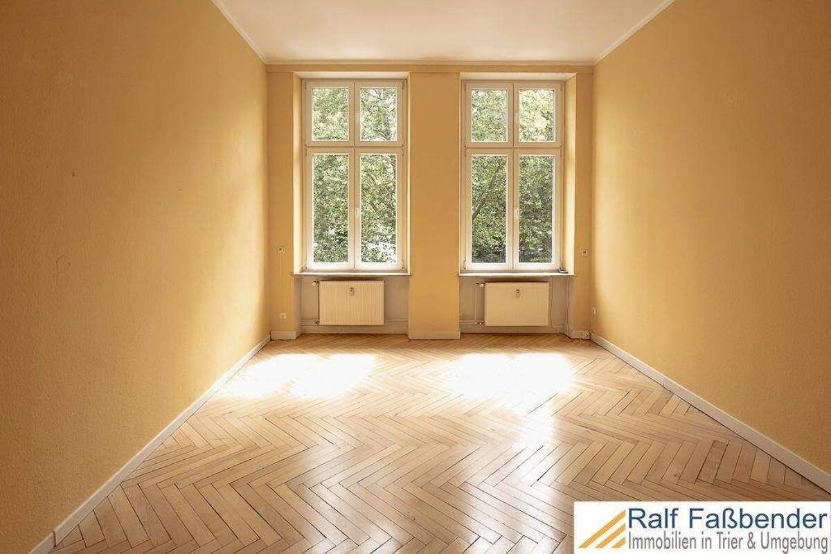Trier-Stadt, 4 ZKB Altbauwohnung mit Einbauküche u. kleinem Balkon. – 54292 Trier – Bild 1 von 9
