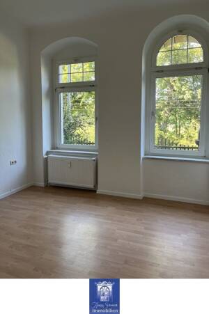 Eindrucksvolle Familienwohnung mit Wintergarten und Balkon in elbnaher Umgebung!