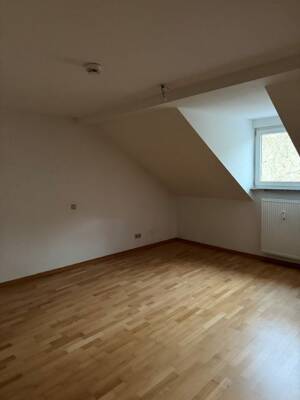 ****Schöne Dachgeschosswohnung in saniertem Altbau; WG-geeignet**** – 54295 Trier – Vorschaubild 4